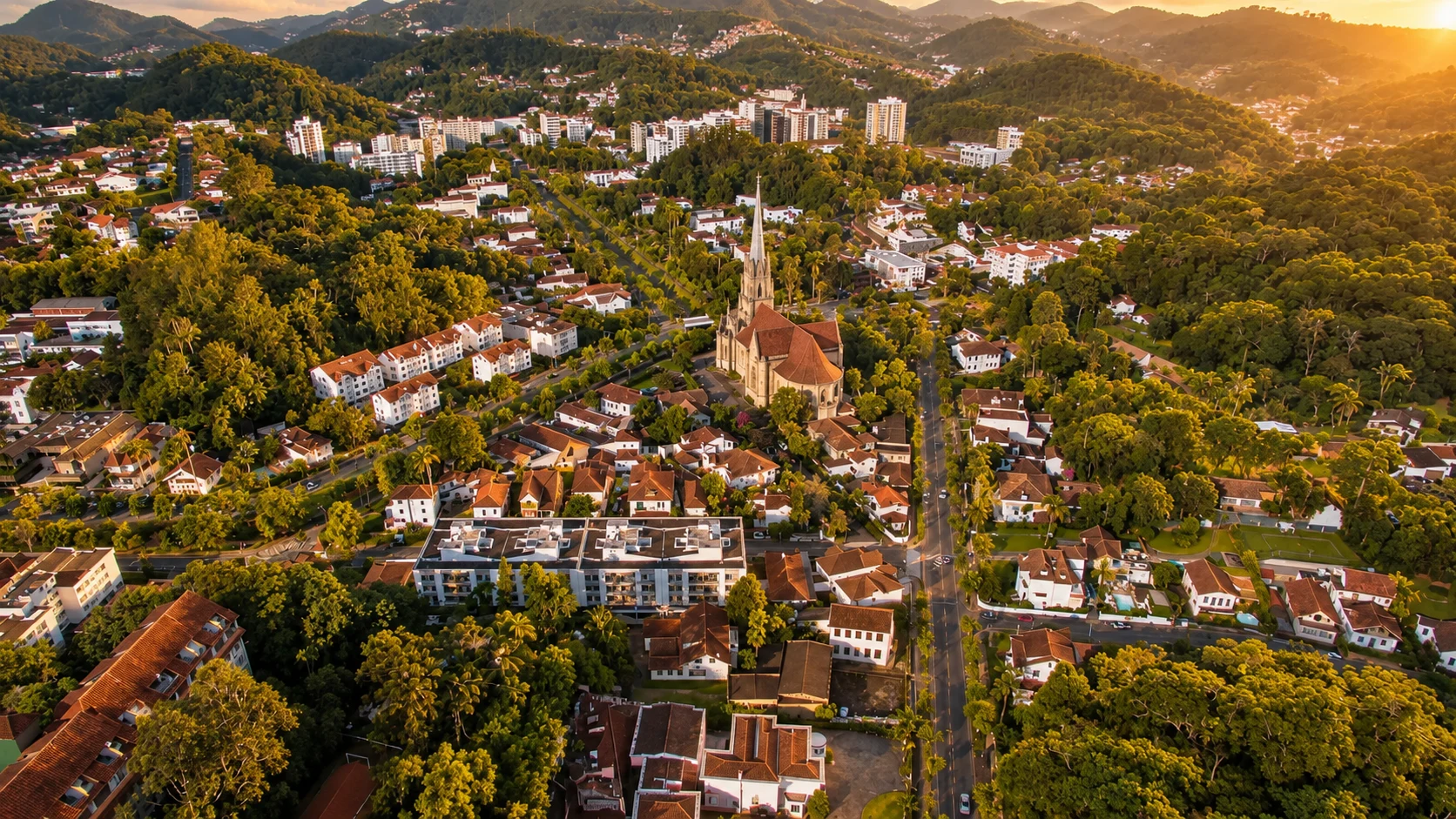 Vista aérea panorâmica ampla do Centro Histórico de Petrópolis